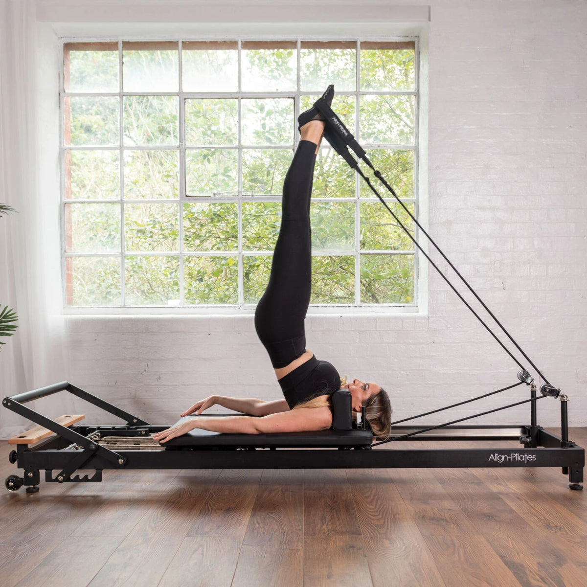 Align Pilates R8 Pro Reformer - Black