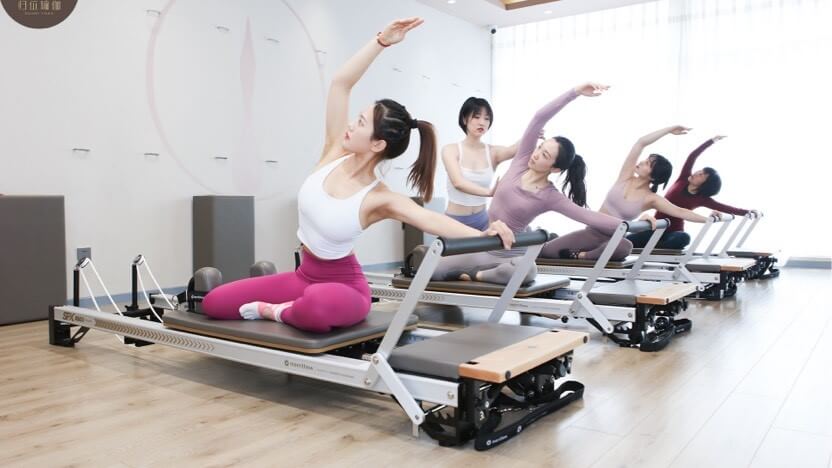 Pilates Reformer Exercise Equipment with Tower Fitness Equipment